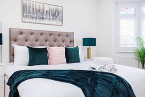 Luxurious - Pool Table - Games Room - Free Parking