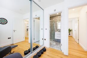 Luxurious - Pool Table - Games Room - Free Parking