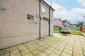 Luxurious - Pool Table - Games Room - Free Parking
