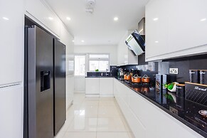 Luxurious - Pool Table - Games Room - Free Parking