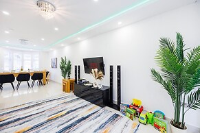 Luxurious - Pool Table - Games Room - Free Parking