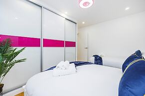 Luxurious - Pool Table - Games Room - Free Parking