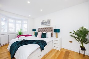 Luxurious - Pool Table - Games Room - Free Parking