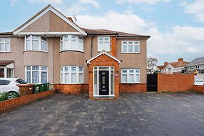 Luxurious - Pool Table - Games Room - Free Parking