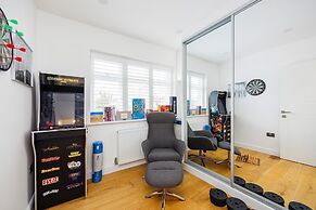 Luxurious - Pool Table - Games Room - Free Parking