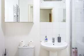 Central London 2 Bed Riverside