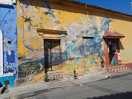 Apartment 1cl2 in the Walled Center With Aircon