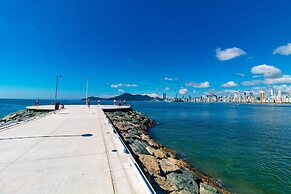 Paraíso em Balneário Camboriú - Praia do Estaleiro by ReservaStar