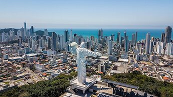 Paraíso em Balneário Camboriú - Praia do Estaleiro by ReservaStar