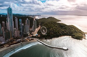 Paraíso em Balneário Camboriú - Praia do Estaleiro by ReservaStar
