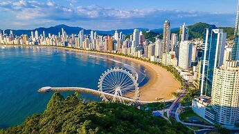 Paraíso em Balneário Camboriú - Praia do Estaleiro by ReservaStar