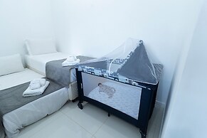 Chácara com Piscina a 40 min de SP