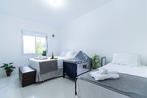 Chácara com Piscina a 40 min de SP