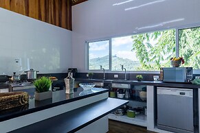 Chácara com Piscina a 40 min de SP