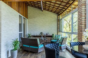 Chácara com Piscina a 40 min de SP