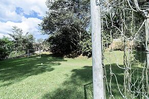 Chácara com Piscina a 40 min de SP