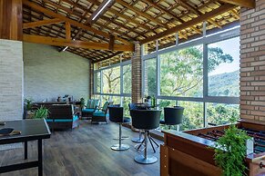 Chácara com Piscina a 40 min de SP