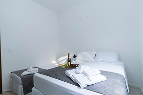 Chácara com Piscina a 40 min de SP