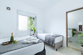 Chácara com Piscina a 40 min de SP