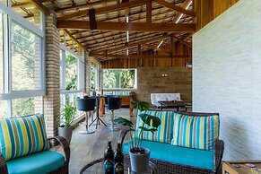 Chácara com Piscina a 40 min de SP