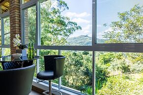 Chácara com Piscina a 40 min de SP