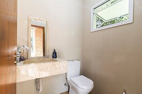 Chácara com Piscina a 40 min de SP