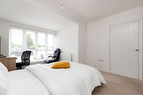 Stunning 5-bed House in Ashford
