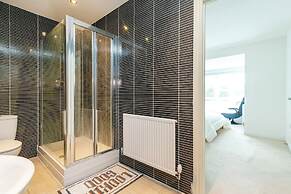 Stunning 5-bed House in Ashford