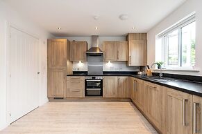 Stunning 5-bed House in Ashford