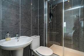 Stunning 5-bed House in Ashford