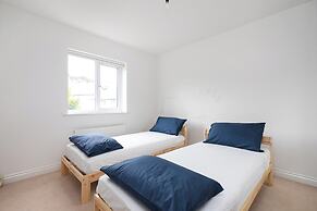 Stunning 5-bed House in Ashford