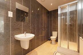 Stunning 5-bed House in Ashford
