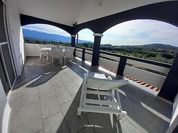 Apartment With a Pool, Mountainview, Near the Sea!