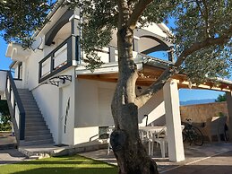 Apartment With a Pool, Mountainview, Near the Sea!