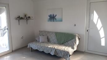 Apartment With a Pool, Mountainview, Near the Sea!