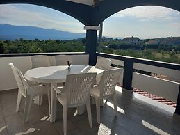 Apartment With a Pool, Mountainview, Near the Sea!