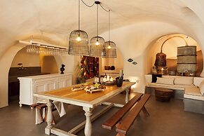 Arxegono Cave Houses Santorini