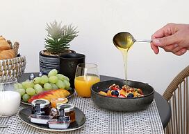 Arxegono Cave Houses Santorini