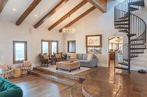 Slice of Heaven by Avantstay Breathtaking Views!