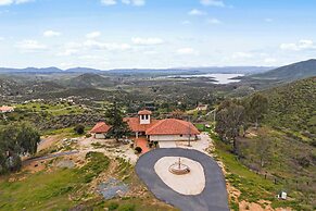 Slice of Heaven by Avantstay Breathtaking Views!