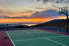 Slice of Heaven by Avantstay Breathtaking Views!