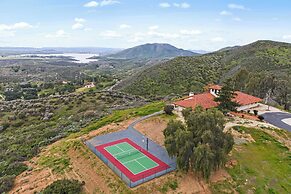 Slice of Heaven by Avantstay Breathtaking Views!