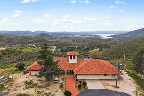 Slice of Heaven by Avantstay Breathtaking Views!