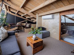 The Thomas Gregg Apartments