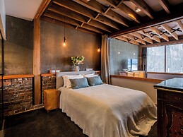 The Thomas Gregg Apartments