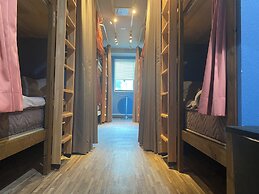 HOTEL & CAFE Island Japan - Hostel