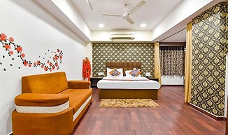 Fabhotel Blue Moon I