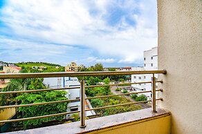 Fabhotel Mountain High Inn