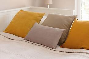 Cozy & Bright Studio Żupnicza by Renters