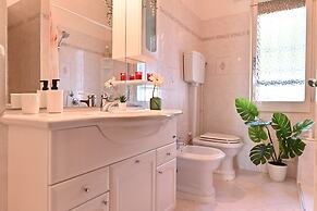 IzzHome Colonial